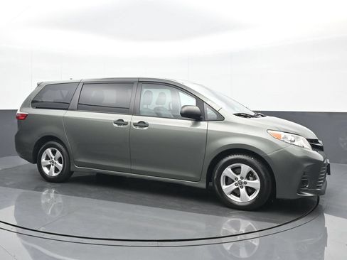 Used 2020 Toyota Sienna L FWD image 8