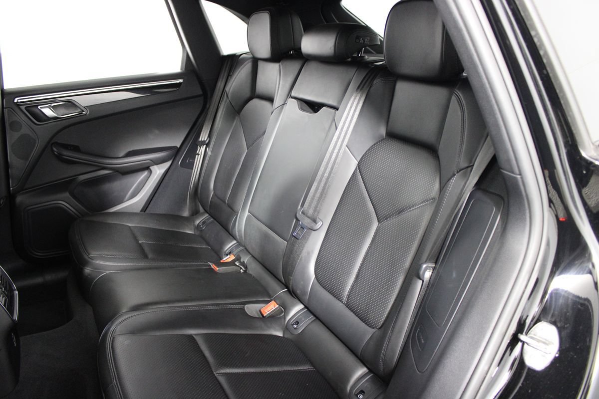 Used 2022 Porsche Macan AWD/4WD image 31