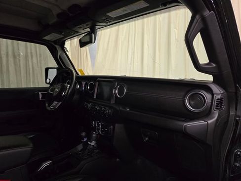 Used 2019 Jeep Wrangler Unlimited Sahara w/ Uconnect 4C Nav & Sound Group AWD/4WD image 37