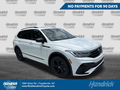 Used 2023 Volkswagen Tiguan SE R-Line FWD image 1