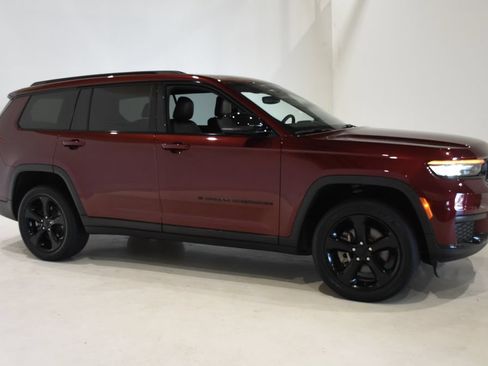 Used 2023 Jeep Grand Cherokee L Laredo AWD/4WD image 3