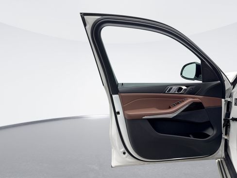 Used 2020 BMW X5 xDrive40i w/ Premium Package image 9