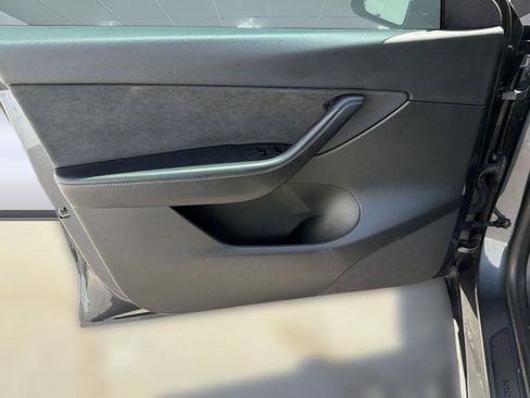 Used 2021 Tesla Model Y Long Range AWD/4WD image 17