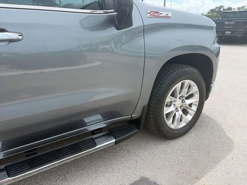 Used 2021 Chevrolet Silverado 1500 LTZ w/ LTZ Premium Package AWD/4WD image 40
