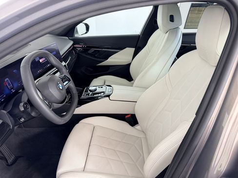 Certified 2025 BMW 530i RWD image 5