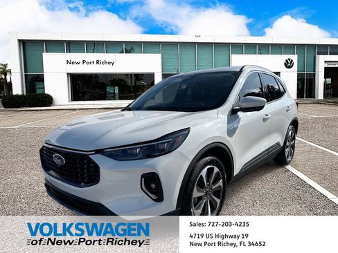 Used 2023 Ford Escape Platinum image 1