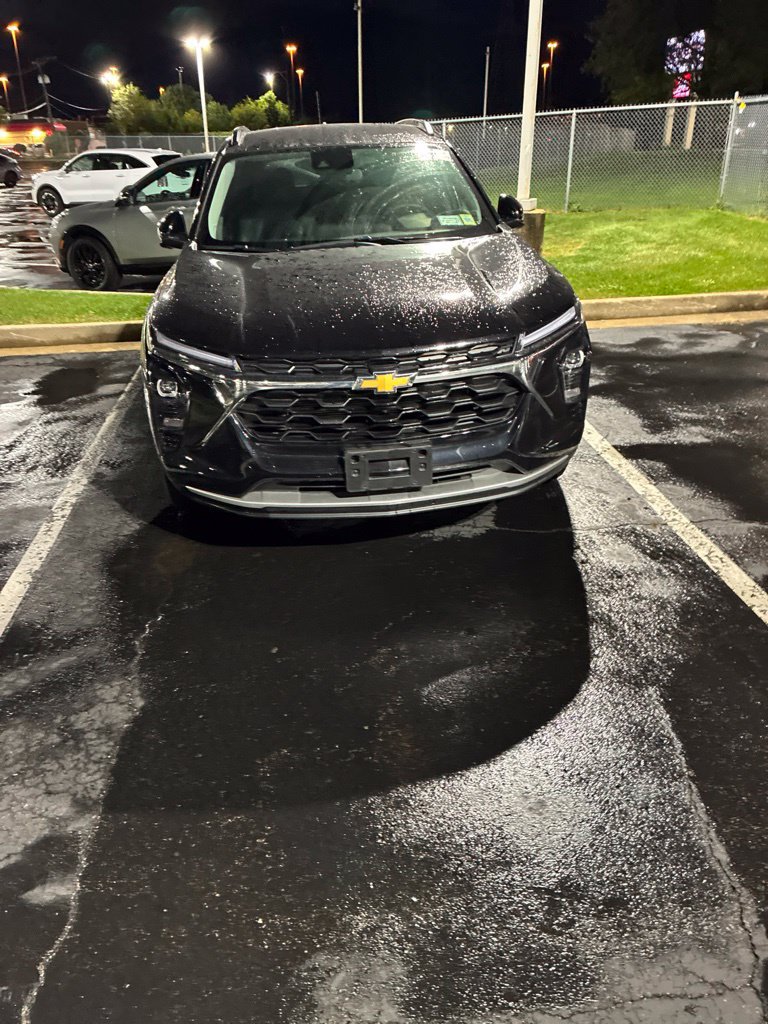 Used 2025 Chevrolet Trax LT w/ Driver Confidence Package FWD image 2
