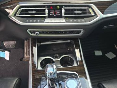 Used 2020 BMW X7 M50i AWD/4WD image 19