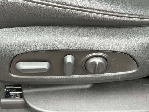 Used 2023 Chevrolet Traverse LT w/ LT Premium Package image 17