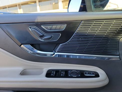 Used 2022 Lincoln Corsair FWD w/ Premium Package image 18