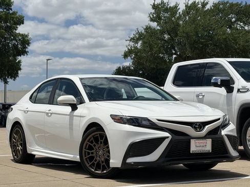 Used 2023 Toyota Camry SE w/ Convenience Package FWD image 2