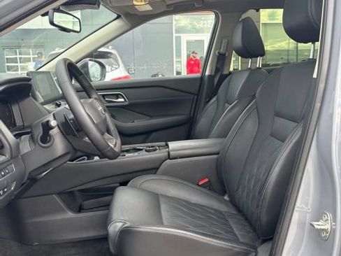 Used 2025 Nissan Rogue Platinum w/ Platinum Premium Package AWD/4WD image 5