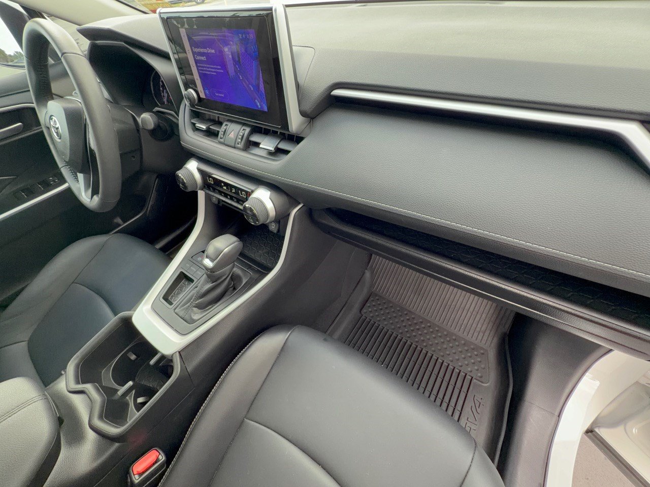 Used 2023 Toyota RAV4 XLE Premium FWD image 31