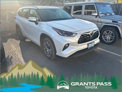 Used 2023 Toyota Highlander XLE