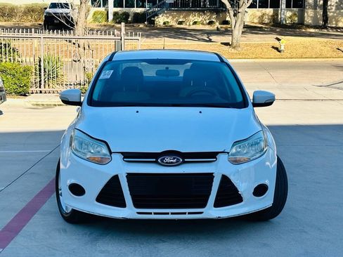 Used 2014 Ford Focus SE image 2
