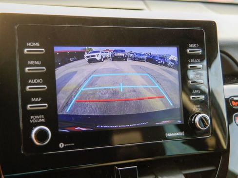 Used 2021 Toyota Camry SE image 4