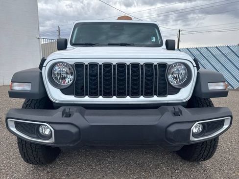 Used 2025 Jeep Gladiator Sport AWD/4WD image 8