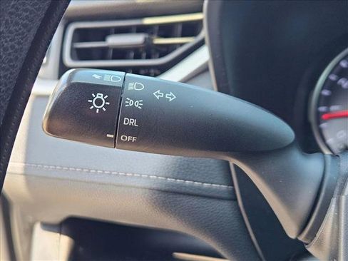 Used 2021 Toyota RAV4 LE FWD image 18