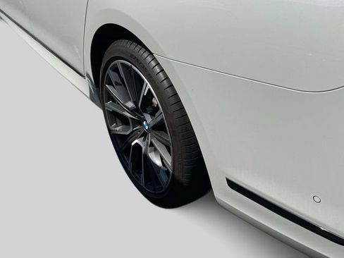 Used 2021 BMW 750i xDrive w/ M Sport Package AWD/4WD image 9