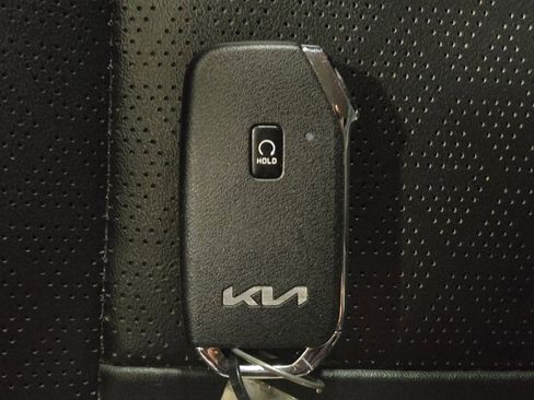 Used 2022 Kia Sorento S image 32