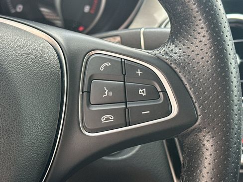 Used 2019 Mercedes-Benz GLC 300 4MATIC image 17