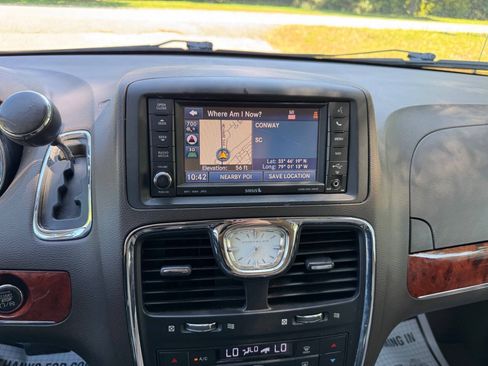 Used 2013 Chrysler Town & Country Touring-L w/ Entertainment Group #2 FWD image 42