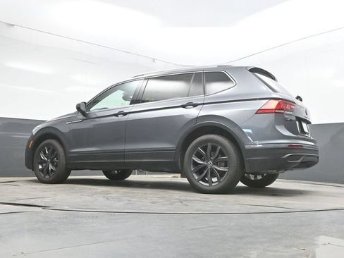 Used 2023 Volkswagen Tiguan SE AWD/4WD image 39