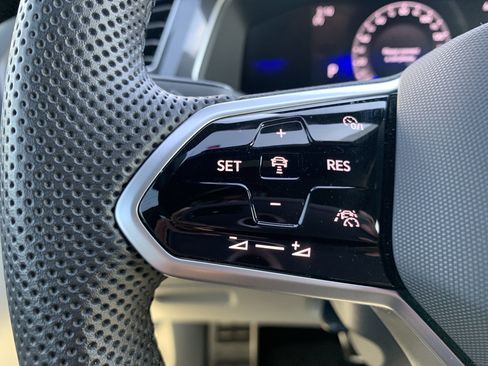 Used 2024 Volkswagen Tiguan SE R-Line image 19