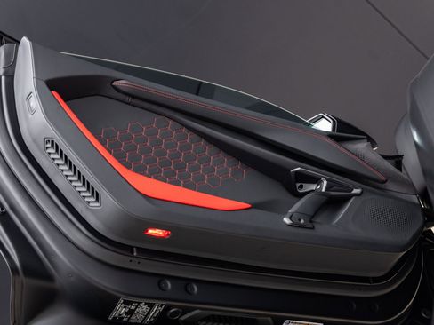 Used 2024 Lamborghini Revuelto image 25