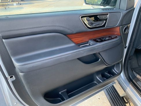 Used 2023 Lincoln Navigator L Reserve AWD/4WD image 23