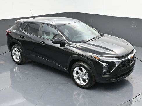 Certified 2025 Chevrolet Trax LS w/ LS Convenience Package image 40