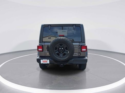 Used 2018 Jeep Wrangler Sport AWD/4WD image 7