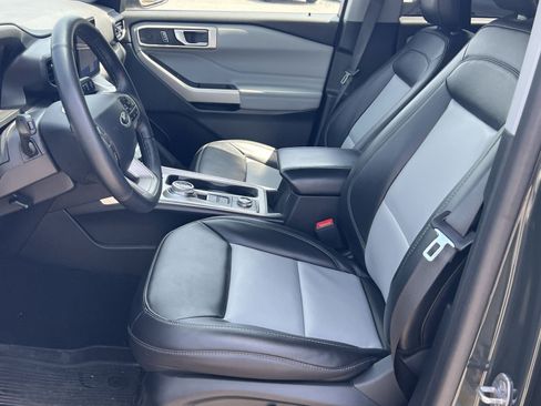 Used 2024 Ford Explorer XLT w/ Equipment Group 202A AWD/4WD image 14