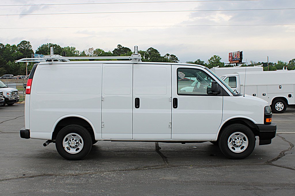 Used 2024 Chevrolet Express 2500 w/ Driver Convenience Package RWD image 7
