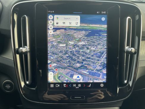 Used 2025 Volvo XC40 B5 Core image 45