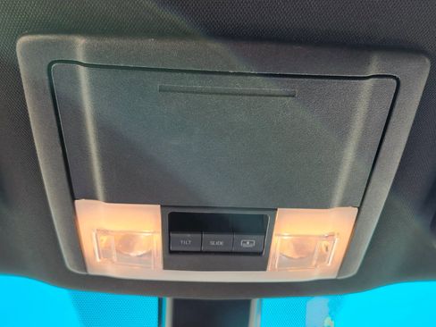 Used 2017 Ford Explorer Platinum image 37