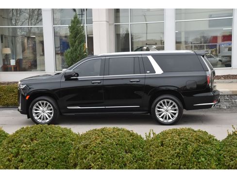 Used 2023 Cadillac Escalade ESV Premium Luxury image 6
