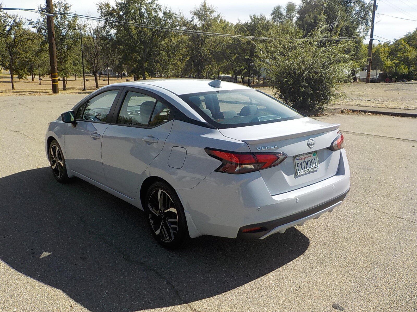 Used 2025 Nissan Versa SR w/ Trunk Package FWD image 7