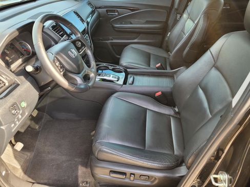 Used 2020 Honda Pilot Touring image 3