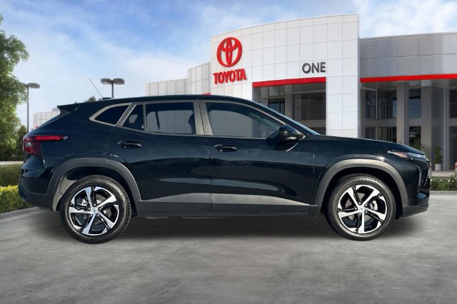 Used 2024 Chevrolet Trax RS w/ Driver Confidence Package FWD image 3