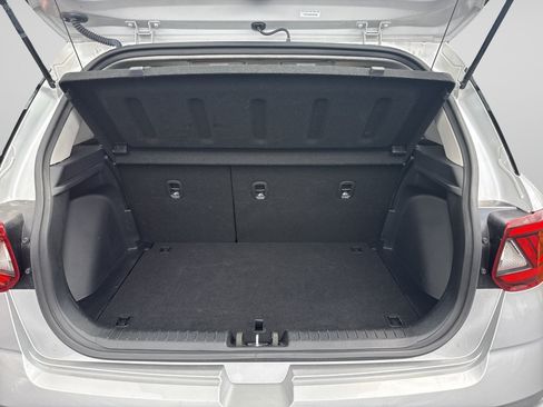 Used 2025 Hyundai Venue SEL FWD image 11