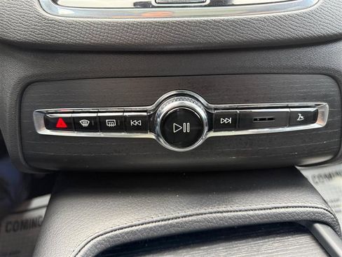 Used 2020 Volvo XC90 T6 Momentum w/ Protection Package image 24
