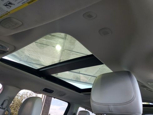 Used 2020 Chrysler Pacifica Limited w/ Advanced Safetytec Group FWD image 21