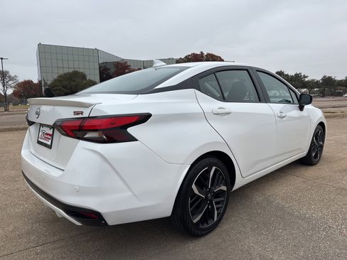 Used 2025 Nissan Versa SR image 8