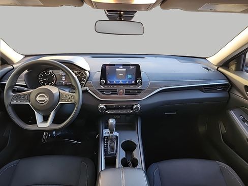 Used 2025 Nissan Altima 2.5 SV image 14