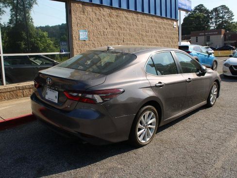 Used 2022 Toyota Camry LE FWD image 4