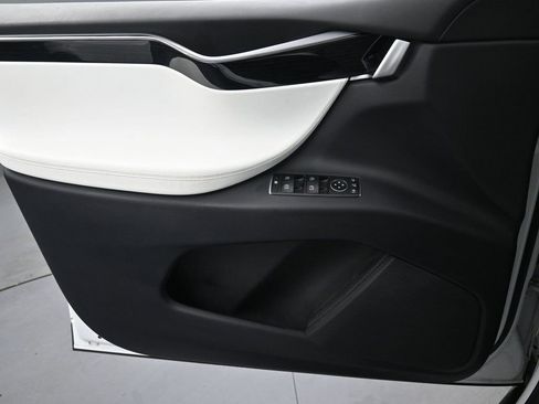 Used 2021 Tesla Model X Long Range image 24