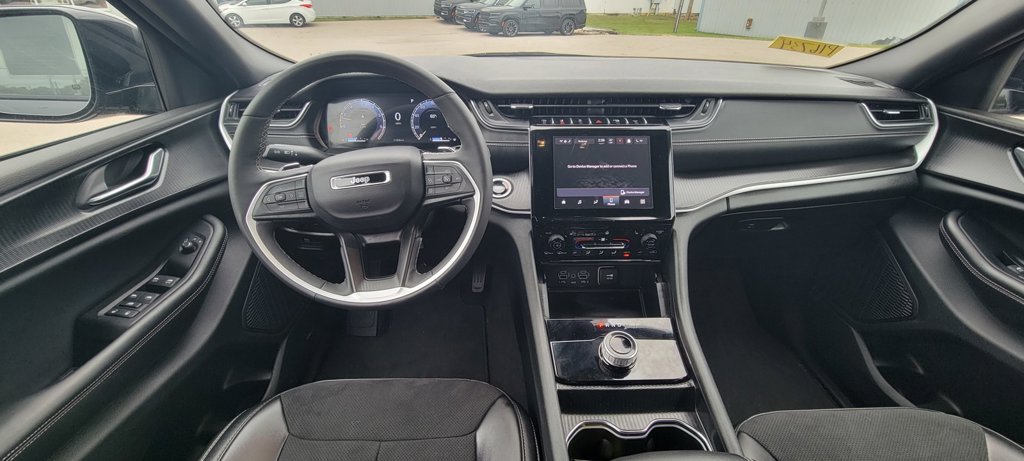 Used 2024 Jeep Grand Cherokee Altitude AWD/4WD image 14