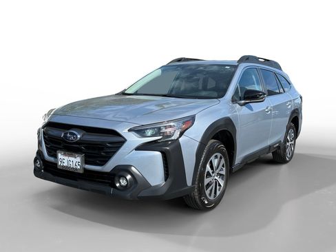 Used 2023 Subaru Outback Premium image 1