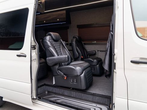 Used 2022 Mercedes-Benz Sprinter 2500 image 2